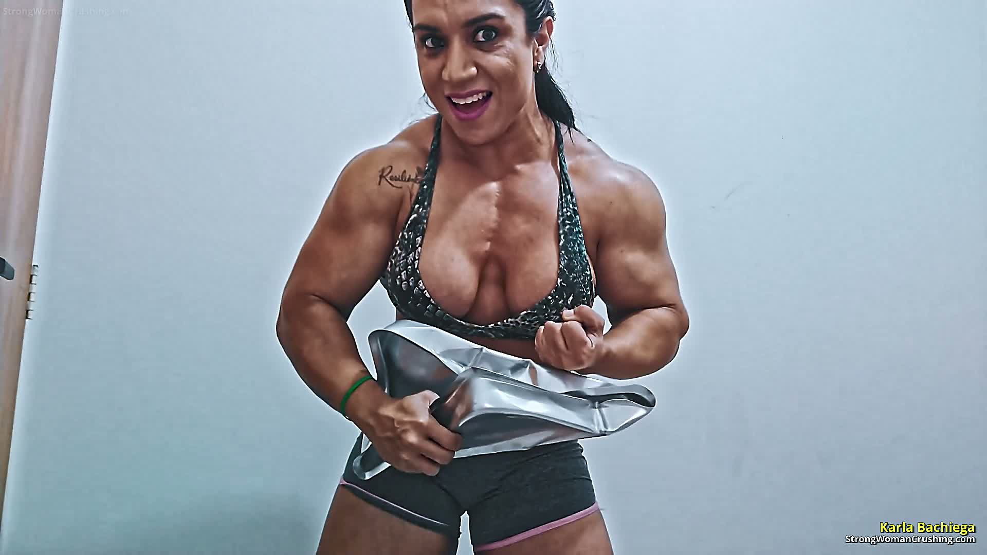 Karla Bachiega bends a big baking pan