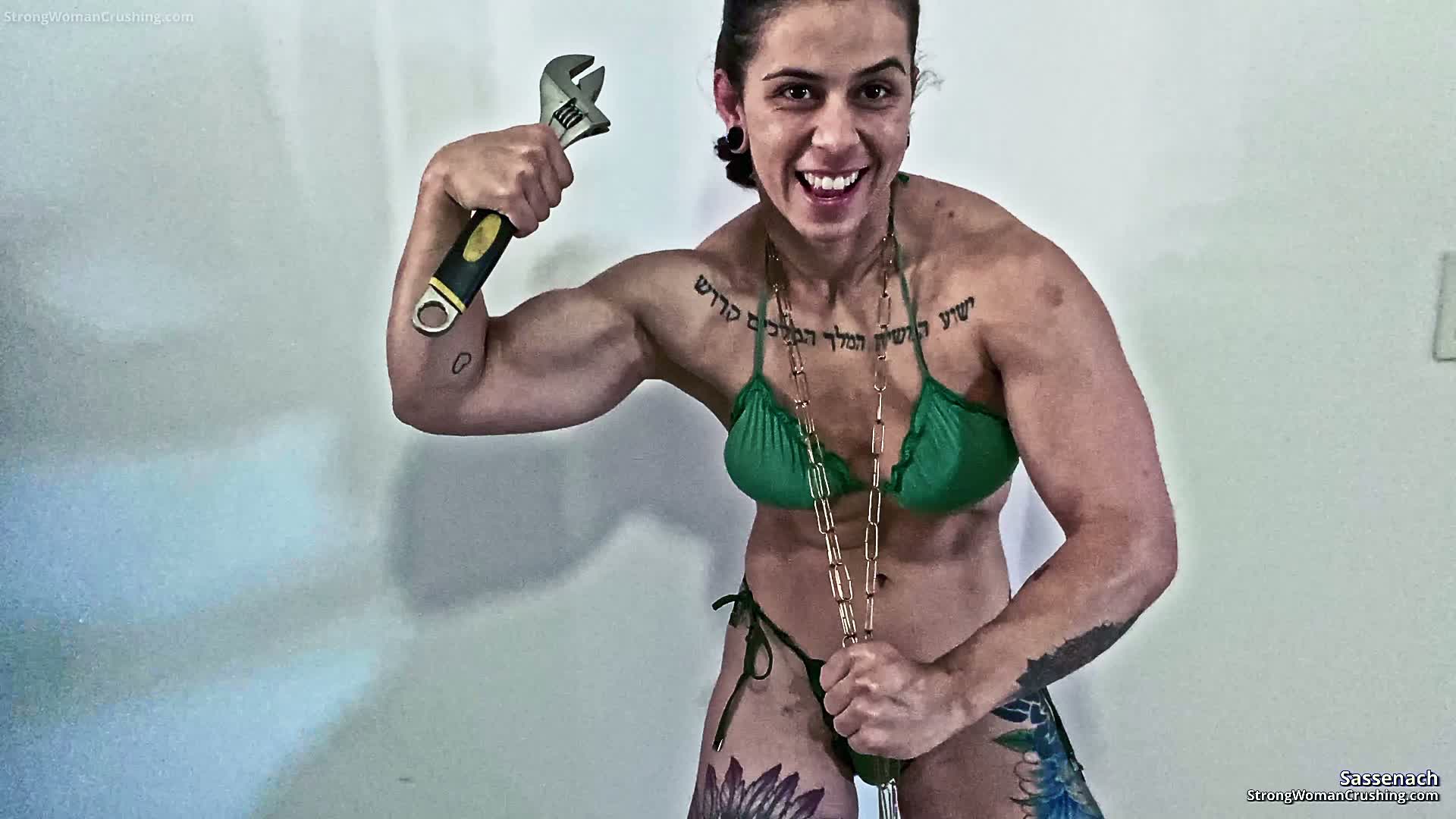 Sassenach Snap Chains with Her Incredible Feats of Strength